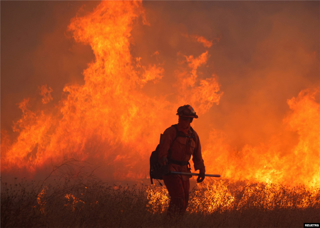 wildfire near Los Angeles / آتش‌سوزی در نزدیکی لس‌آنجلس