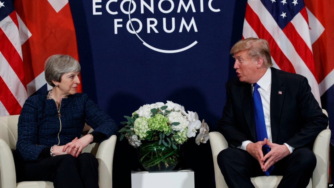 Presiden AS Donald Trump (kanan) bertemu PM Inggris Theresa May di sela-sela Forum Ekonomi Dunia di Davos, Swiss, 25 Januari 2018 lalu. 