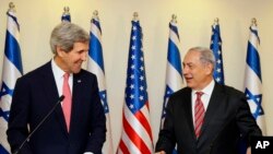 Perdana Menteri Israel Benyamin Netanyahu (kanan) dan Menteri Luar Negeri AS John Kerry dalam pertemuan di Yerusalem (5/12). (AP/Gali Tibbon)