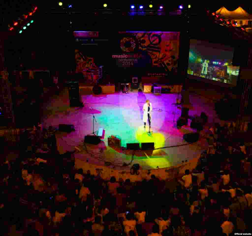 &nbsp;اس میوزک میلے کا اہتمام فن و ثقافت اور تعلیم کے لیے کام کرنے والی ایک غیرسرکاری تنظیم &quot;فیس&quot; نے امریکی سفارتخانے کے تعاون سے کیا۔