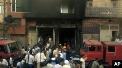 ပါကစ္စတန်နိုင်ငံ၊ လာဟိုးမြို့စက်ရုံမီးလောင်မှုမြင်ကွင်း။ 