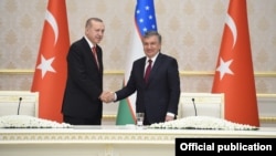 Turkiya Prezidenti Rajab Toyib Erdog'an O'zbekiston rahbari Shavkat Mirziyoyev bilan, Toshkent, O'zbekiston, 30-aprel, 2018-yil 