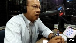 Ok Serei Sopheak, a governance specialist, talks on Hello VOA radio call-in show, file photo. 