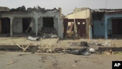 Des dégats causés par un attentat contre un immeuble à Damaturu, Nigeria, 18 juin 2014