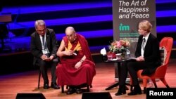 Pemimpin spiritual Tibet, Dalai Lama, dalam sebuah acara di Malmo, Swedia, 12 September 2018.