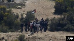 Palestinski demonstranti na sirijskoj strani granice sa Izraelom, Golanska visoravan, 6. jun 2011.