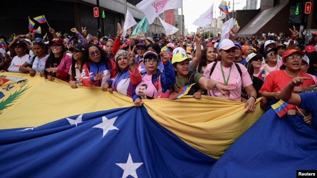 Partidarios del presidente venezolano Nicolás Maduro se manifiestan después de las elecciones presidenciales en Caracas, Venezuela, el 2 de agosto de 2024.