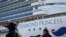 នាវា​​ទេសចរណ៍ ​Diamond Princess​ ដែល​ត្រូវ​បាន​ដាក់​ឲ្យ​នៅ​ដាច់​ដោយ​ឡែក នៅ​កំពង់ផែ​យ៉ូកូហាម៉ា ប្រទេស​ជប៉ុន ដែល​មាន​អ្នក​ដំណើរ​នឹង​នាវិក​សរុប​៣៧០០​នាក់។