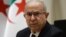 Le ministre algérien des Affaires étrangères Ramtane Lamamra tient une conférence de presse dans la capitale Alger, le 24 août 2021.