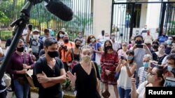 Una multitud de artistas y activistas de la sociedad civil se dio cita el 27 de noviembre frente a la sede del Ministerio de Cultura en La Habana, para protestar contra la censura y la represión contra el denominado Grupo de San Isidro.