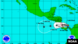 Los meteorólogos prevén que la tormenta tropical cobrará fuerza y podría convertirse en huracán el martes.