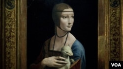 Salah satu lukisan Leonardo da Vinci "Lady with an Ermine" dipamerkan di sebuah museum di Berlin, Jerman (24/8).