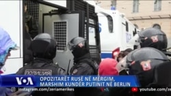 Opozitarët rusë në mërgim, marshim kundër Putinit në Berlin