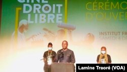 Cheikh Tidiane Gadio à l’ouverture du festival « Ciné droit libre » à Ouagadougou, le 10 décembre 2021. (VOA/Lamine Traoré)