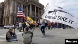 Gun rights supporters gather at a Guns Across America rally at the Texas state capitol, January 19, 2013, in Austin, Texas. 