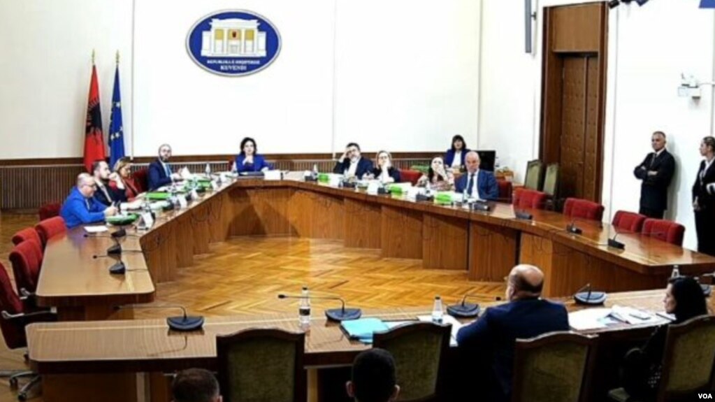 Mbledhja e Këshillit të Mandateve për rastin e deputetit Sinaj
