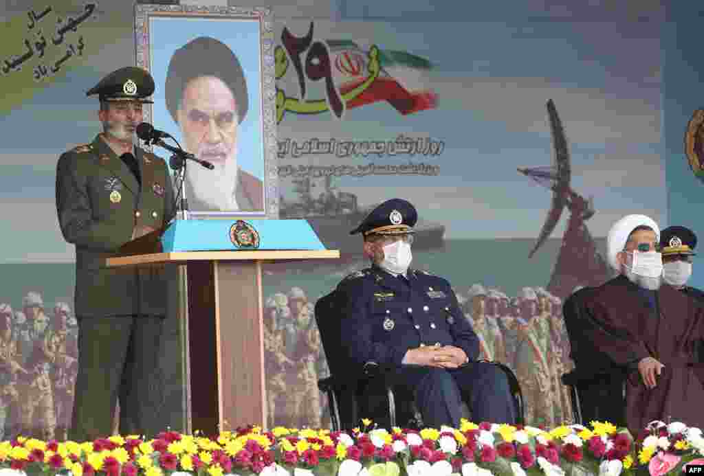 ایران کے صدر حسن روحانی نے اس موقع پر فوجیوں کو پیغام دیتے ہوئے کہا کہ کرونا وائرس کے ماحول میں یہ ممکن نہیں ہے کہ فوجیوں کی باقاعدہ پریڈ کی جا سکے۔ ہمارا مقابلہ جس دشمن سے ہے، وہ چھپا ہوا ہے اور فرنٹ لائن پر ڈاکٹر اور طبی عملہ کھڑا ہے۔ 