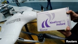 Drone produksi Wingcopter, dirancang untuk mendistribusikan pasokan medis seperti vaksin COVID-19, dipamerkan di Weiterstadt dekat Darmstadt, Jerman, 2 Februari 2021. (Foto: dok).