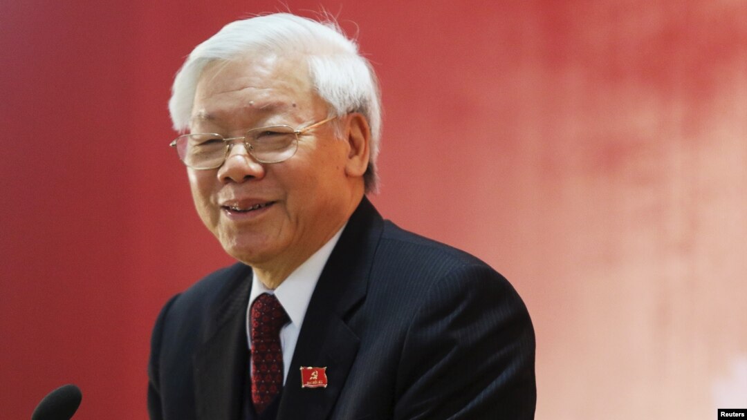 Tổng bí thư Đảng Cộng sản Việt Nam trao đổi với truyền thông sau buổi lễ bế mạc Đại hội Đảng toàn quốc, ngày 28/1/2016.