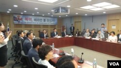 4일 한국 국회의원회관에서 새누리당 원유철 의원 주최로 '북 핵, 바라만 볼 것인가'라는 제목의 토론회가 열렸다.