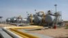 Arhiva - Pogled na rafineriju nafte na naftnim poljima Al Džbesa, u gradu Al Šadadeh, u oblasti Al Hasakah, sirija, 1. aprila 2010.