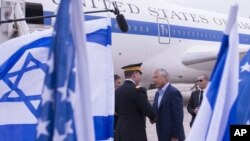 Američki sekretar za odbranu Čak Hejgel po dolasku u Tel Aviv, 21. april, 2013.