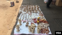 Even street vendors in Zimbabwe are struggling, occupying almost all available space in Harare's streets, Oct. 2017. (S. Mhofu/VOA)