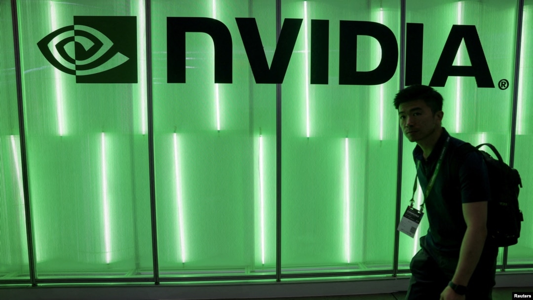 Çip üreticisi Nvidia'nın hisseleri, Apple'ı geride bırakarak dünyanın en değerli ikinci şirketi olmasından sadece birkaç gün sonra yüzde 3,5 artışla 135,58 dolara yükseldi ve şirket, piyasa değerini 3,335 trilyon dolara çıkardı. 