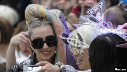 Pose De Lady Gaga Baphomet Baphomet Boundaries Of Insanity;