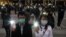 Una marcha de manifestantes en Hong Kong recordó al finalizar 2019 a los muertos y heridos en las protestas que sacudieron al territorios durante todo el año.