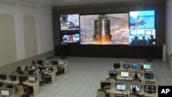 지난달 12일 은하3호 미사일 발사 장면이 포착된 평양 통제소. (자료사진)