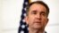 El gobernador de Virginia, Ralph Northam, enfrenta una creciente ola de pedidos para que renuncie después que aparecieran fotos suyas de tono racista.