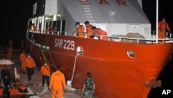 Members of National Search and Rescue Agency (BASARNAS) prepare for a search mission for the Indonesian navy submarine KRI Nanggala at Benoa harbor in Bali, Indonesia on April 21, 2021.