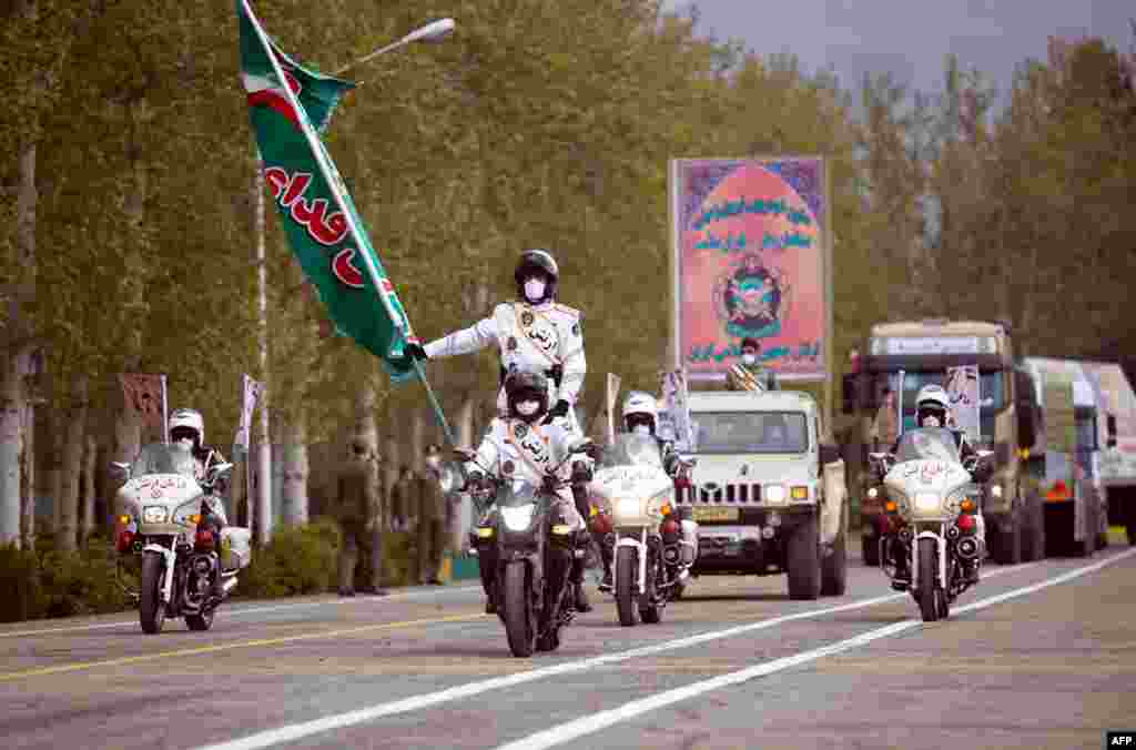 خیال رہے کہ ایران میں کرونا وائرس سے ہلاکتیں بڑھ کر 4958 ہو گئی ہیں۔ ایران مشرق وسطی میں کرونا وائرس سے سب سے زیادہ متاثر ہونے والا ملک ہے جہاں کووڈ 19 کے مریضوں کی تعداد 79 ہزار 400 سے زائد ہو چکی ہے۔ 