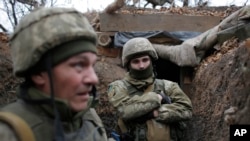 Українські військовики в Авдіївці, 18 листопада 2023. AP Photo/Vitali Komar