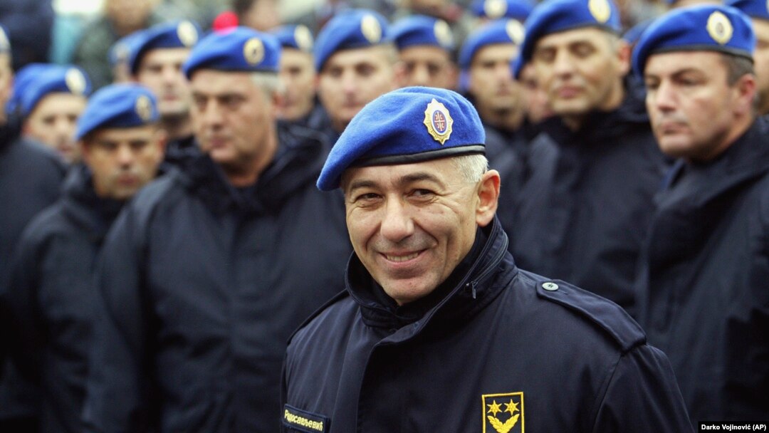 Bivši komandant Žandarmerije Republike Srbije Goran Radosavljević Guri, 24. oktobra 2003. godine (Foto: AP/Darko Vojinović) 