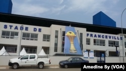 La devanture du stade de Franceville, Gabon, 14 janvier 2017. (VOA/Amedine Sy)