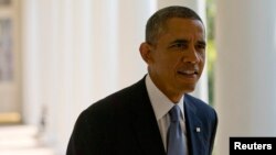 U.S. President Barack Obama walks from his residence to the Oval Office at the White House, Sept. 10, 2013. 