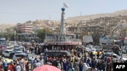 Alayê Talîban li navenda bajarê Khumri 11 Tebaxê, 2021.