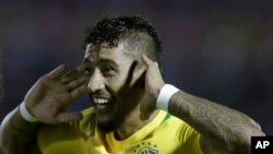 Le milieu international brésilien Paulinho lors de la Coupe du monde 2018 à Montevideo, Uruguay, 23 mars 2017.