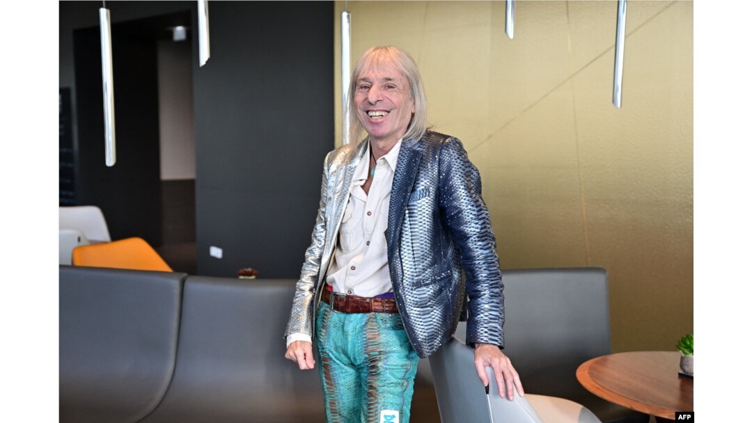 Spiderman Prancis, Alain Robert sebelum memanjat gedung untuk merayakan HUT-nya yang ke 61, Senin (6/11).