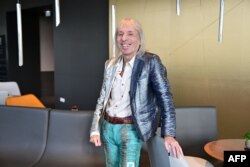 Spiderman Prancis, Alain Robert sebelum memanjat gedung untuk merayakan HUT-nya yang ke 61, Senin (6/11).