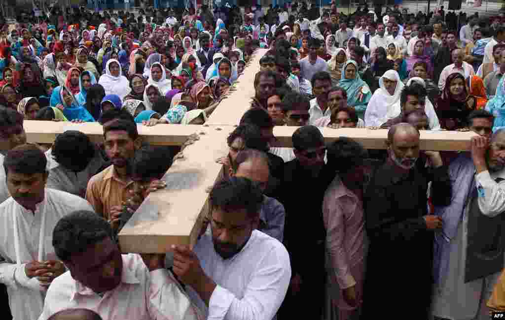 Pakistani Christians carry a cross during a Mass on Good Friday in Quetta, Pakistan. (AP)