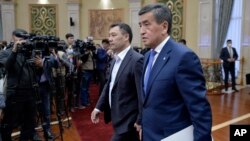 Shu yil oktabr oyida boshlangan nozorilik namoyishlari ortidan prezident Sooronbay Jeenbekov iste'foga chiqqan edi.