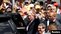 El gobernante cubano Miguel Díaz-Canel (centro), asiste a la toma de posesión del presidente de Venezuela, Nicolás Maduro, para un tercer mandato de seis años, en Caracas, Venezuela, el 10 de enero de 2025. REUTERS/Fausto Torrealba.