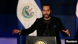 ARCHIVO - El presidente de El Salvador, Nayib Bukele, habla durante un acto oficial en Antiguo Cuscatlán en El Salvador, 15 de diciembre de 2021.