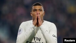 Kylian Mbappé lors du match Lille-PSG à Lille en France le 12 avril 2019.