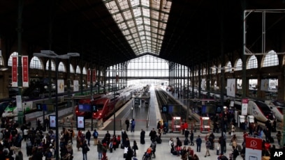 Gare Du Nord At Christmas 2022 Strike Makes For Not-So-Merry Christmas Travel In France