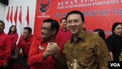 Basuki Tjahaja Purnama (Ahok/kanan) dan Djarot Saiful Hidayat (Djarot) di kantor DPP PDI Perjuangan Jakarta (Foto dok: VOA/Andylala).