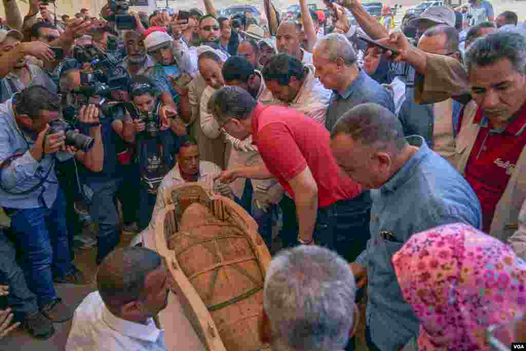 The coffins will be restored in order to be transported to the Grand Egyptian Museum to be on display in a special hall. (H. Elrasam/VOA)